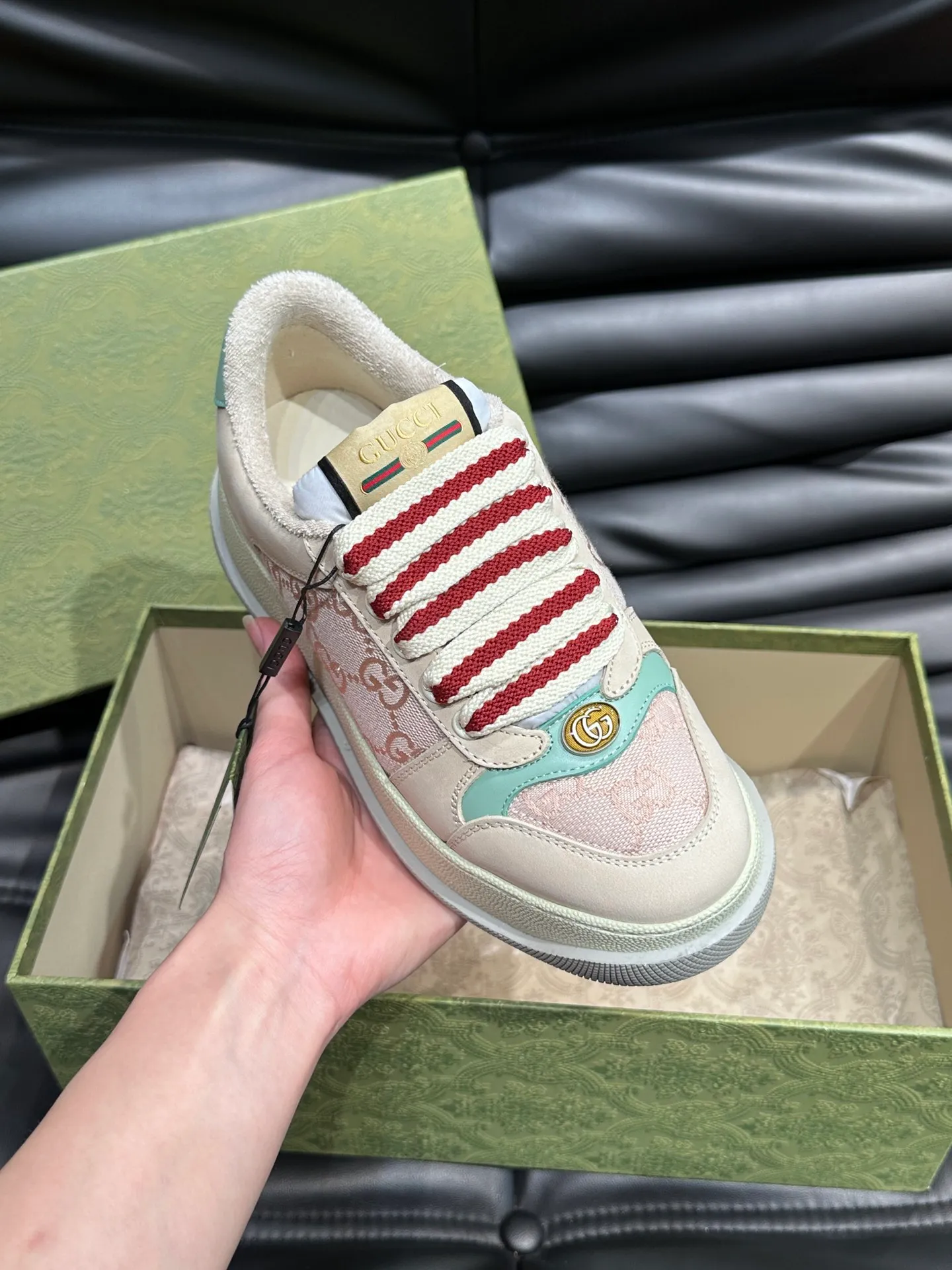 Men's men's shoes 💰p480 "GUCC*" Screener series 👫 Couple style GG thick-soled sneakers, the Screener series is inspired by the classic sneakers of the 1970s, cleverly incorporating the retro Gucci logo, two-color waterproof platform soles, and 5CM thick soles to enhance the aura, conveying the new design concept that a single product should be permanently accompanied by the passage of time, creating a retro distressed effect, decorated with metal double G oval enamel details! High-quality, versatile classic items, highly recommended. Size female 35-39, male 38-44